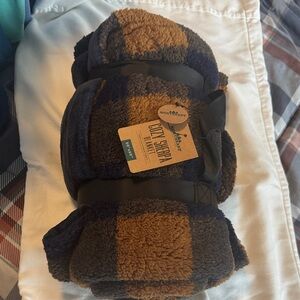 Northwest Cozy Sherpa Blanket in Blue and Brown